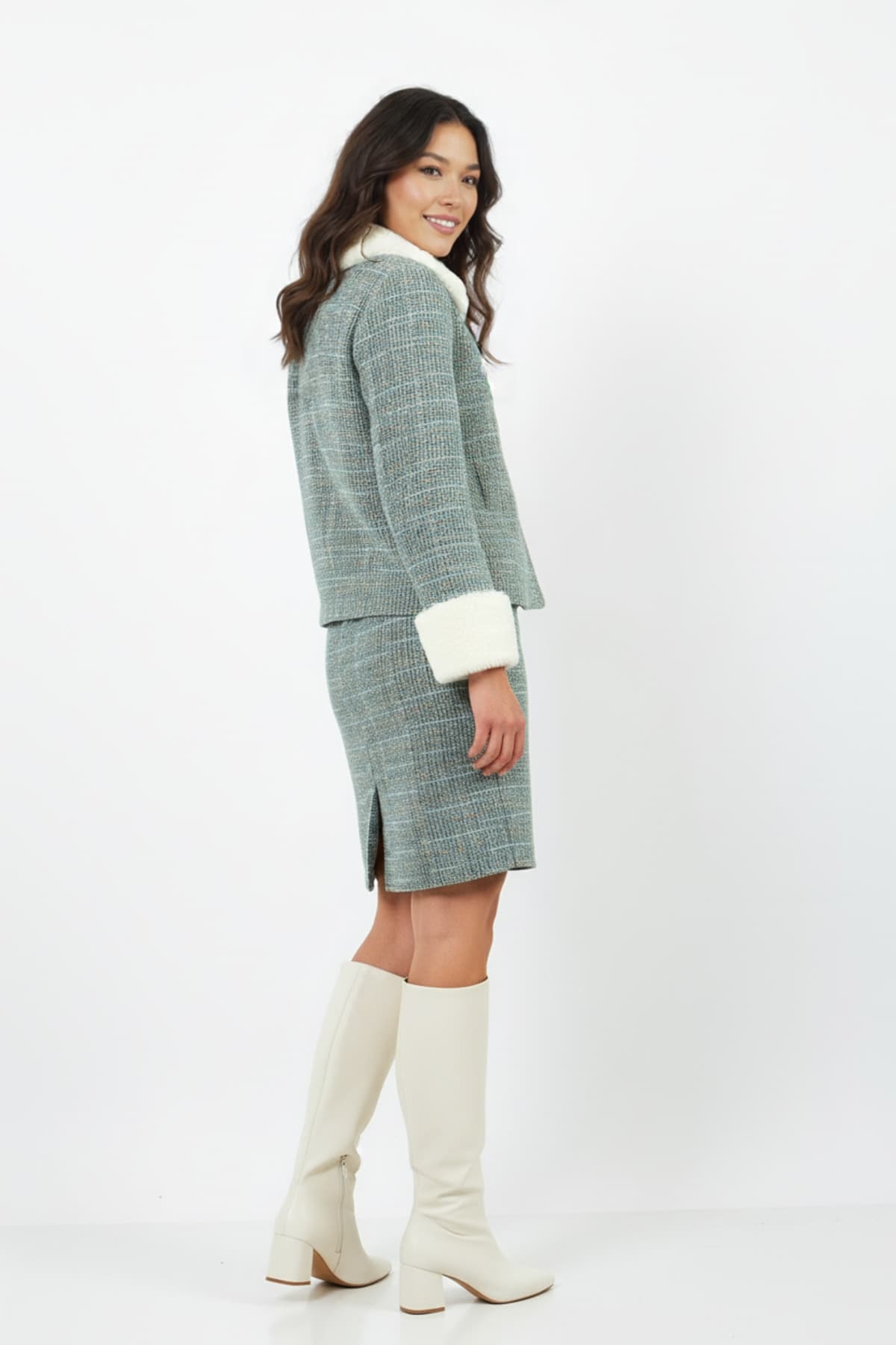 Fur-Trimmed Green Tweed Jacket Skirt Two-Piece Suit
